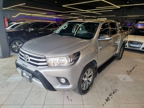 TOYOTA HILUX 2.7 SR 4X2 CD 16V FLEX 4P AUTOMÁTICO TOYOTA HILUX 2.7 SR 4X2 CD 16V FLEX 4P AUTOMÁTICO